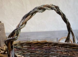 Tresselavie.fr-Fin de la anse cordée, il reste des groupes de brins à repasser dans le tressage